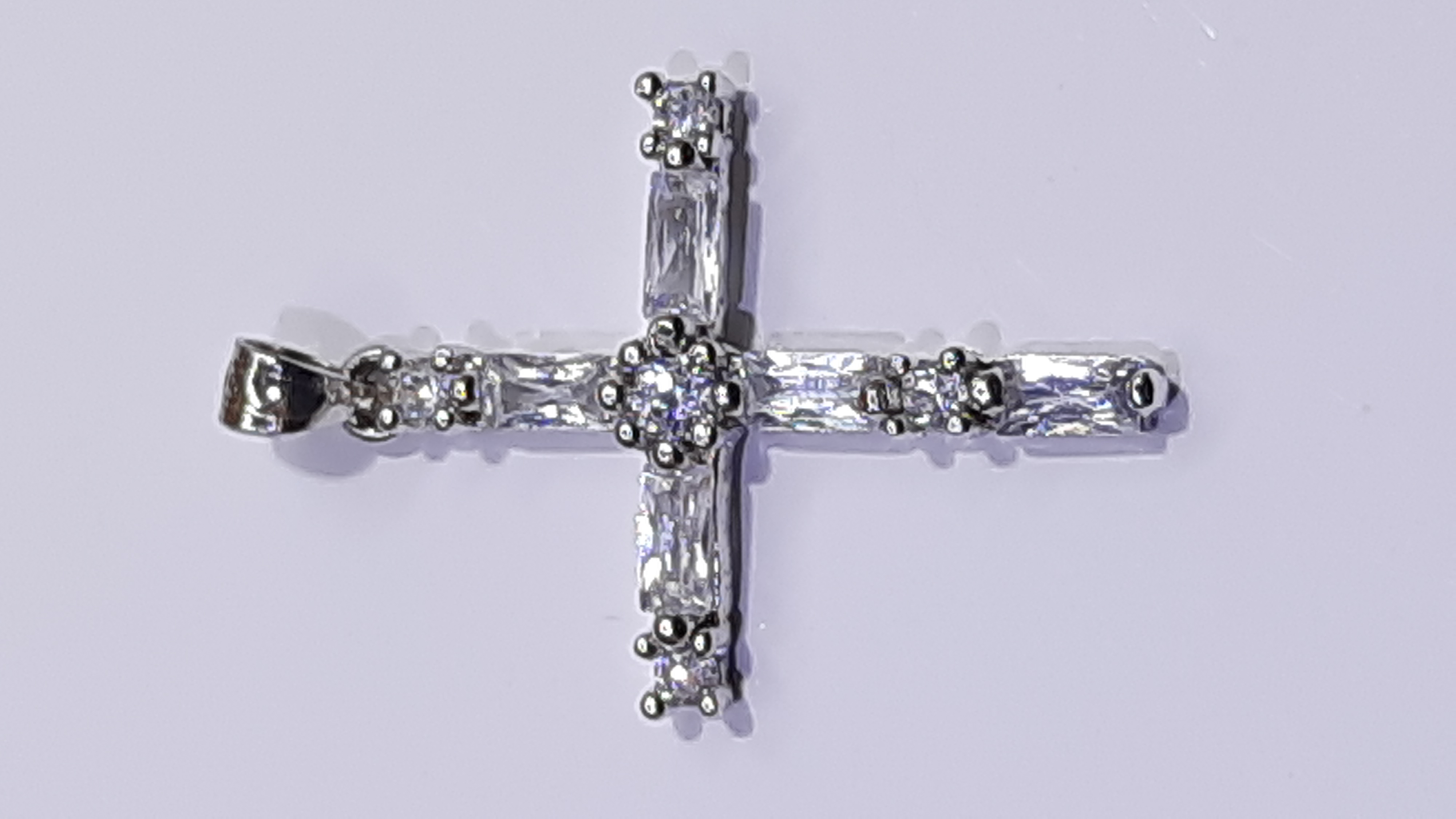 Stříbrný přívěsek - kříž